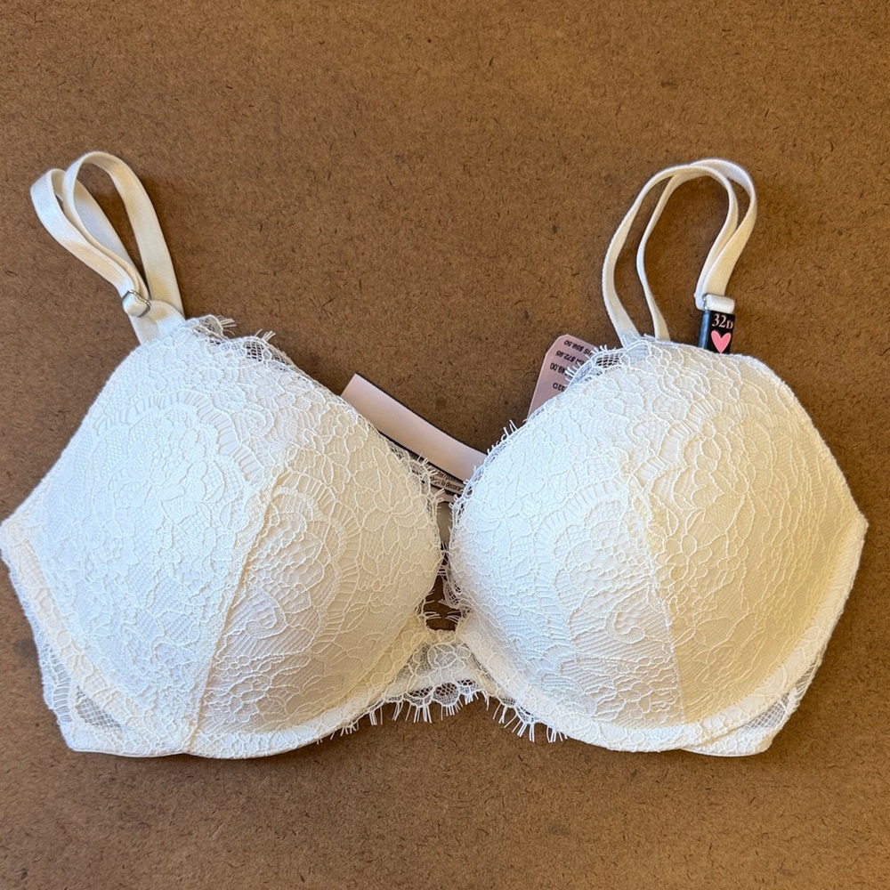 Victoria's Secret Cream Lace Push-Up Bra